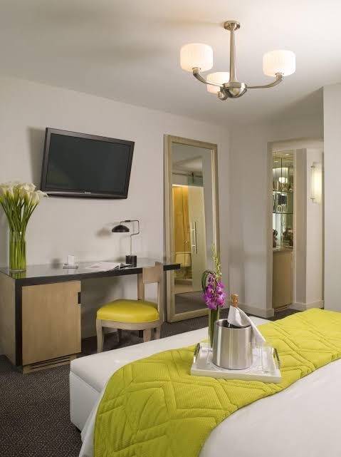 Hotel room photo 3