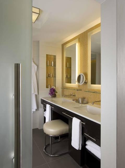 Hotel room photo 4