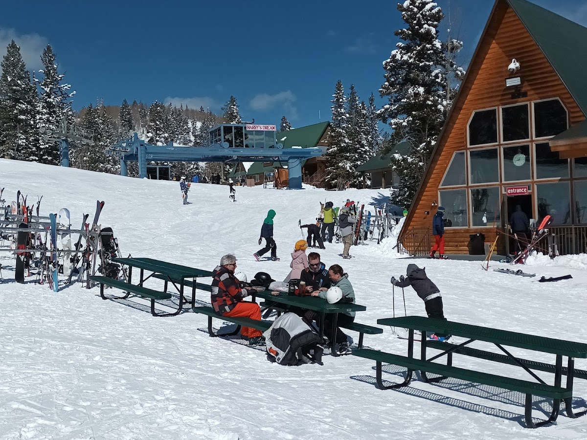 Beaver Mountain Lodge Photo 1