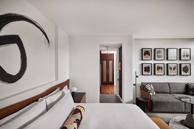 Hotel room photo 4