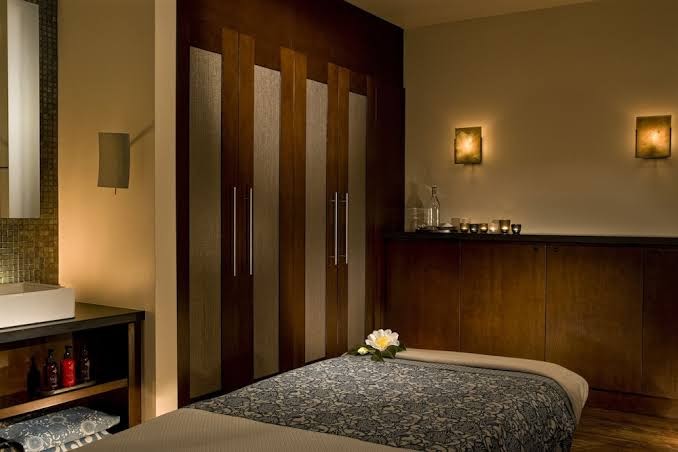 Hotel room photo 5
