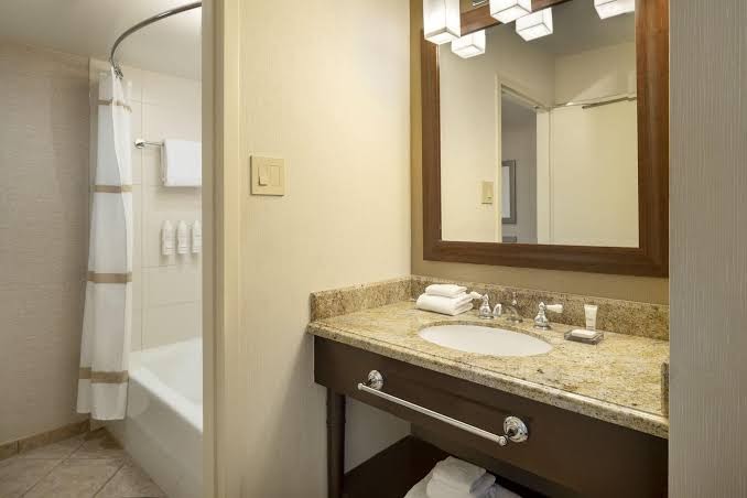Hotel room photo 3