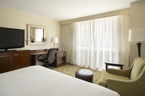 Hotel room photo 4