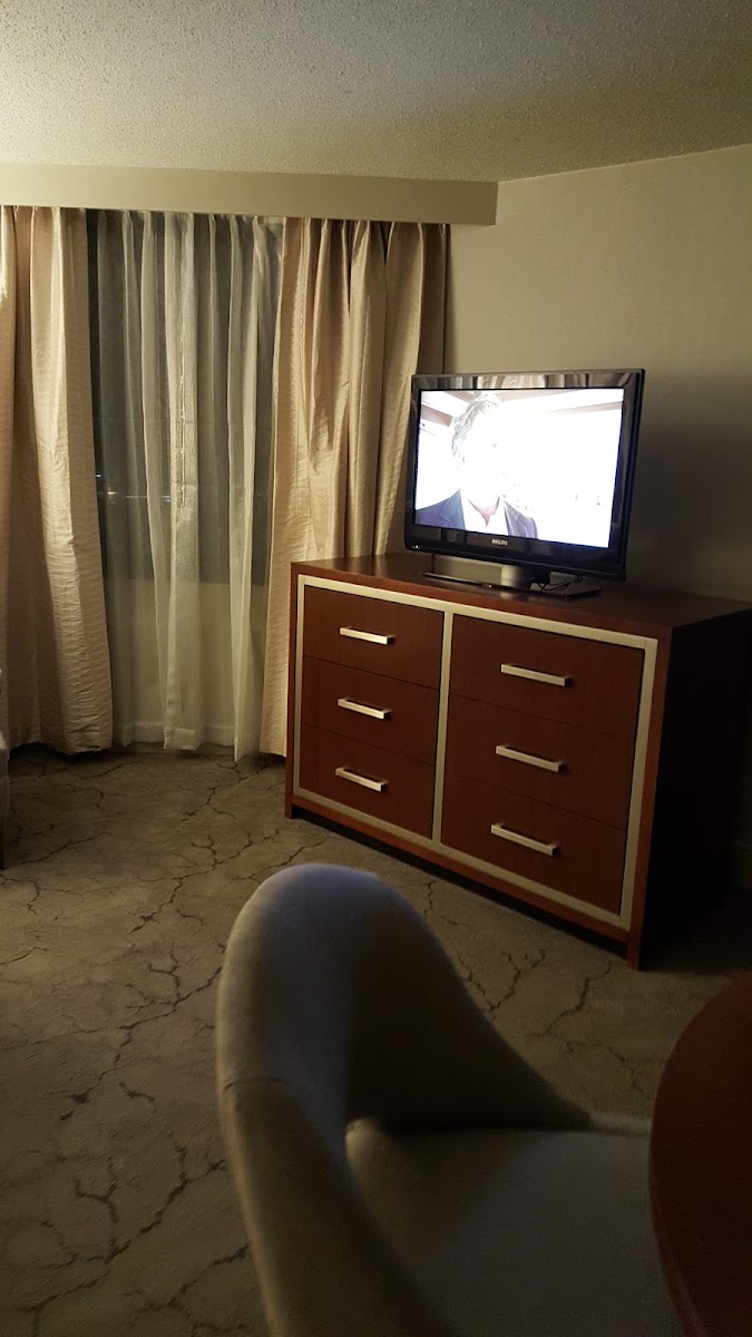 Hotel room photo 8