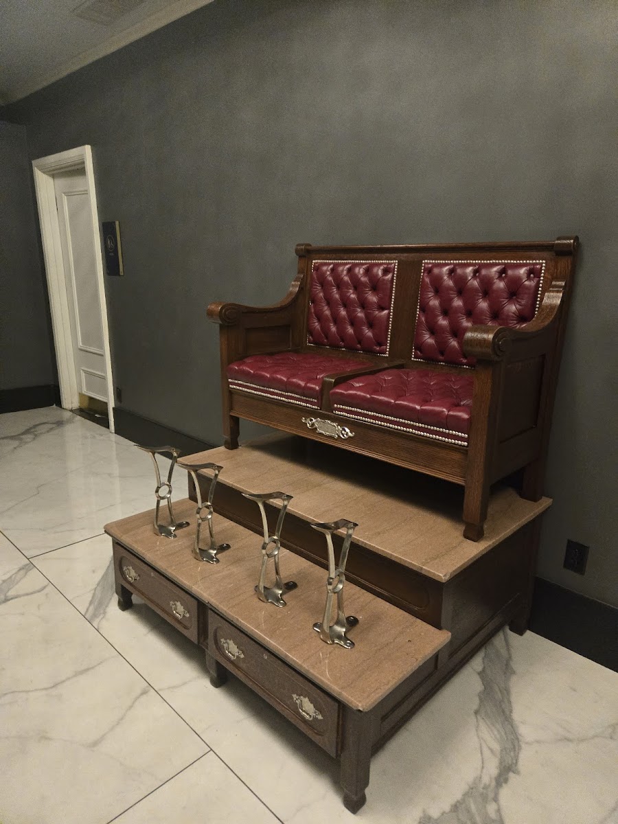 Hotel room photo 6