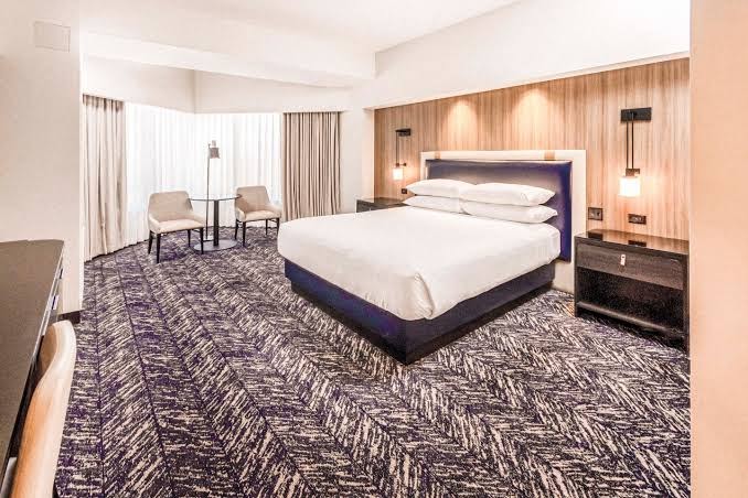 Hotel room photo 5