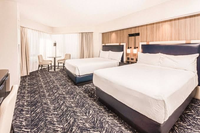 Hotel room photo 6