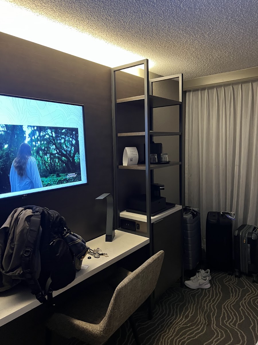 Hotel room photo 4