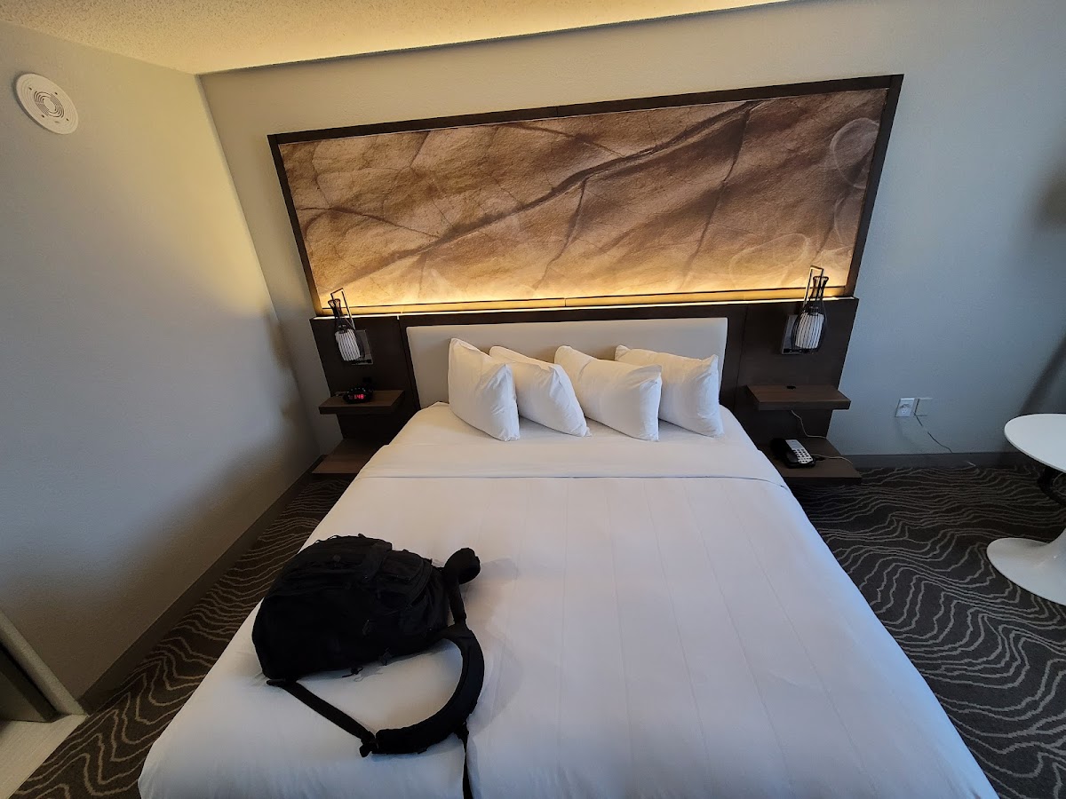Hotel room photo 6