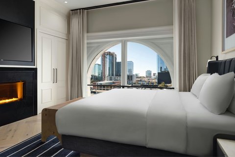 Hotel room photo 4