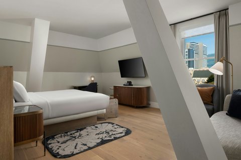 Hotel room photo 5