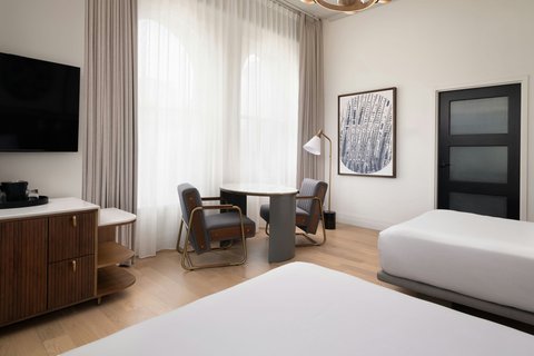 Hotel room photo 6