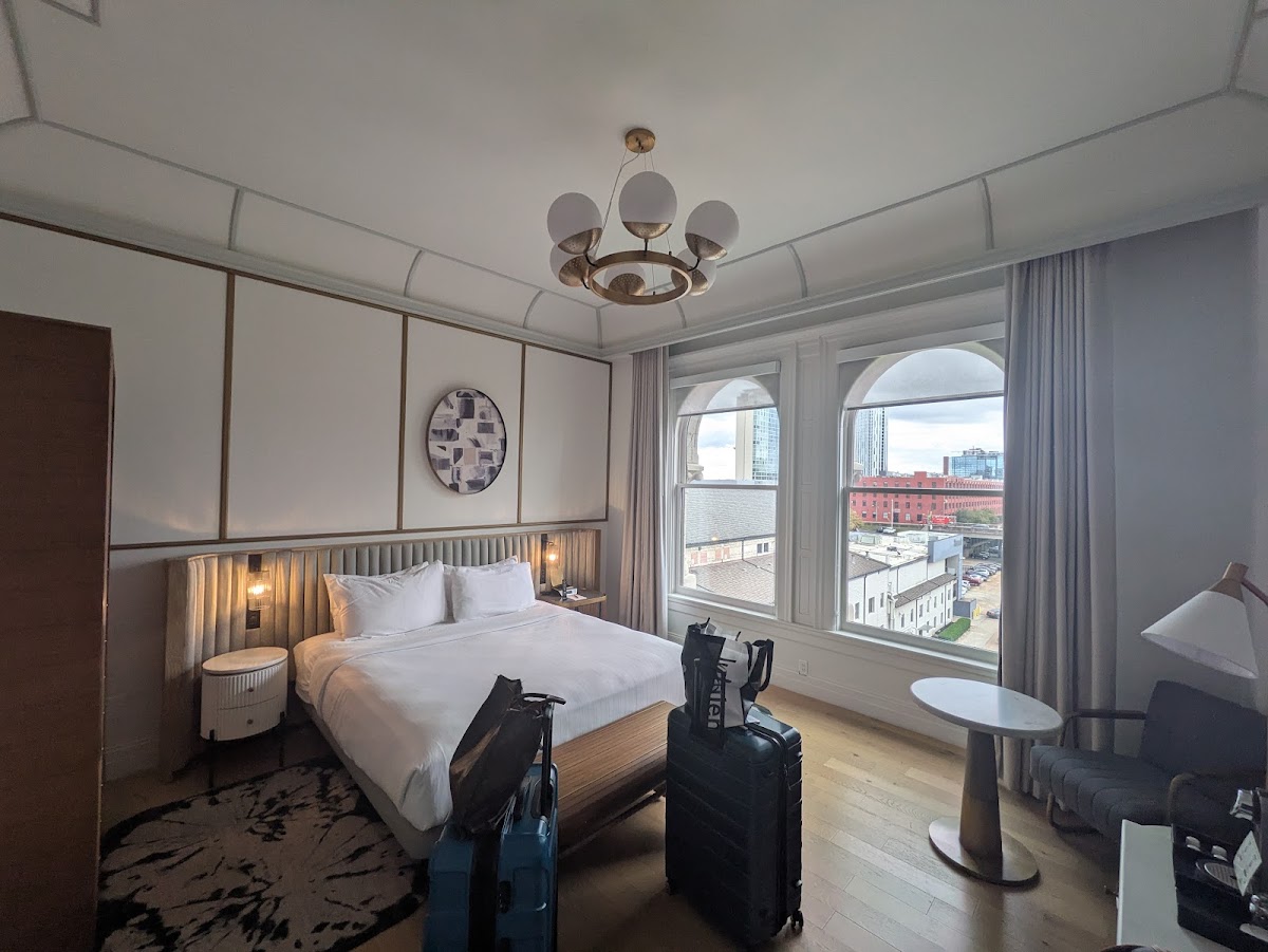 Hotel room photo 9