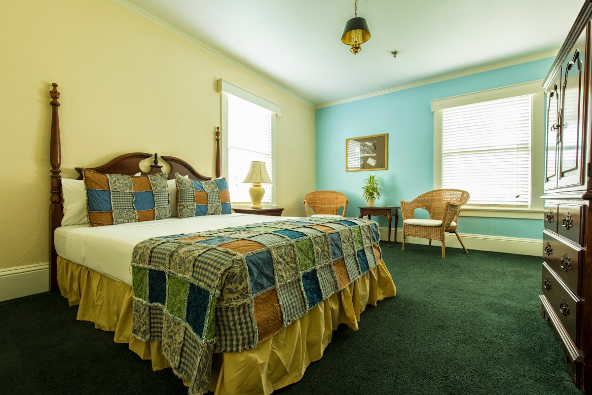 Lakeside Inn Photo 5