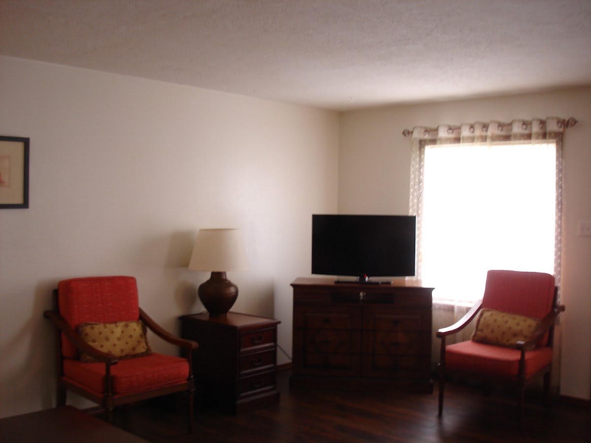 Hotel room photo 6