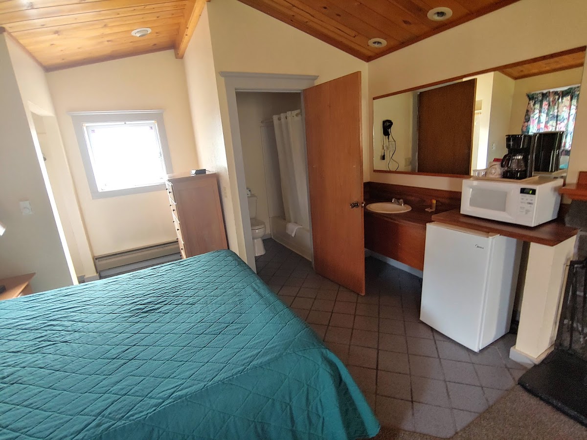Hotel room photo 6