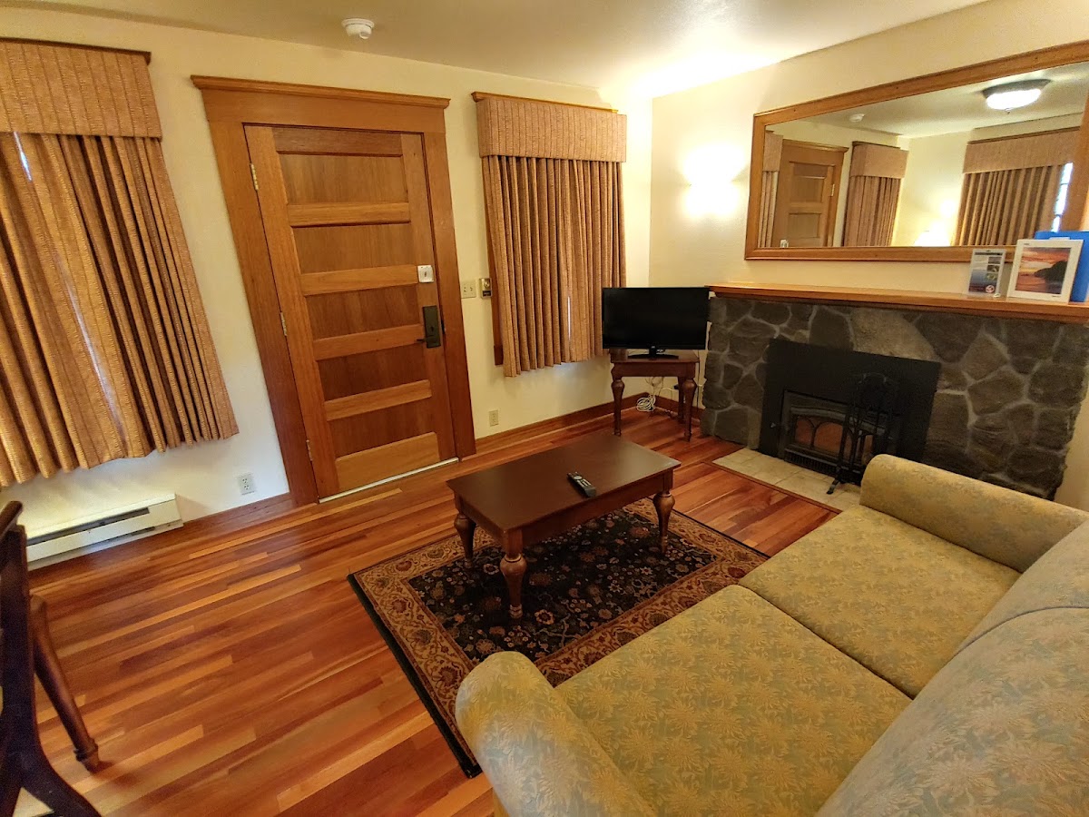 Hotel room photo 8