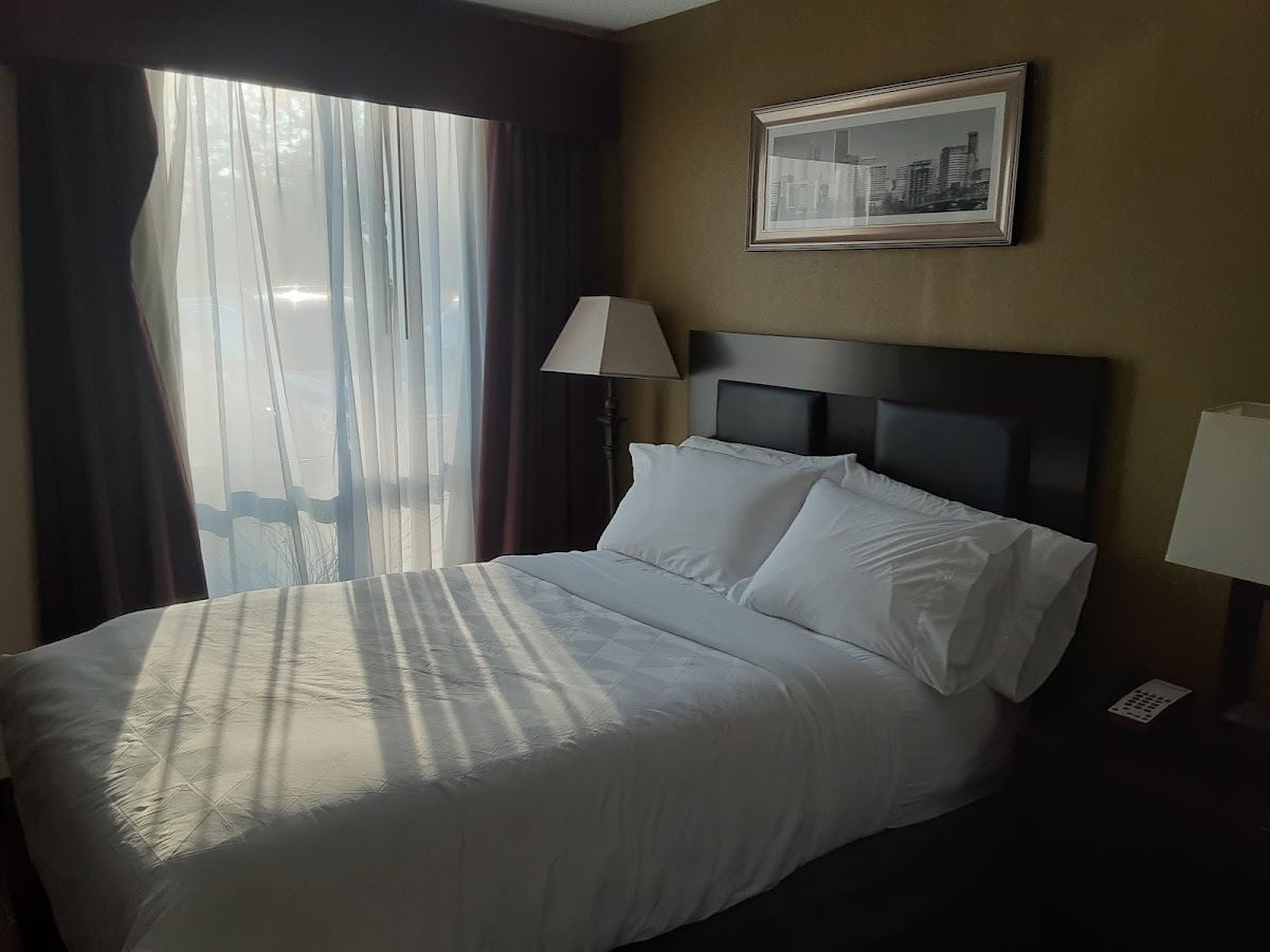 Hotel room photo 7