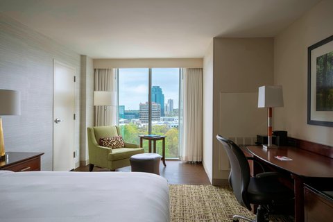 Hotel room photo 6