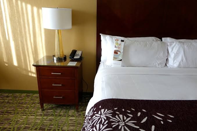 Hotel room photo 8