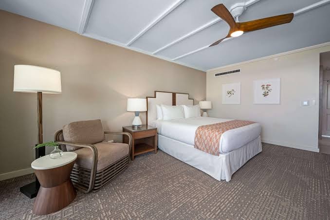 Hotel room photo 6