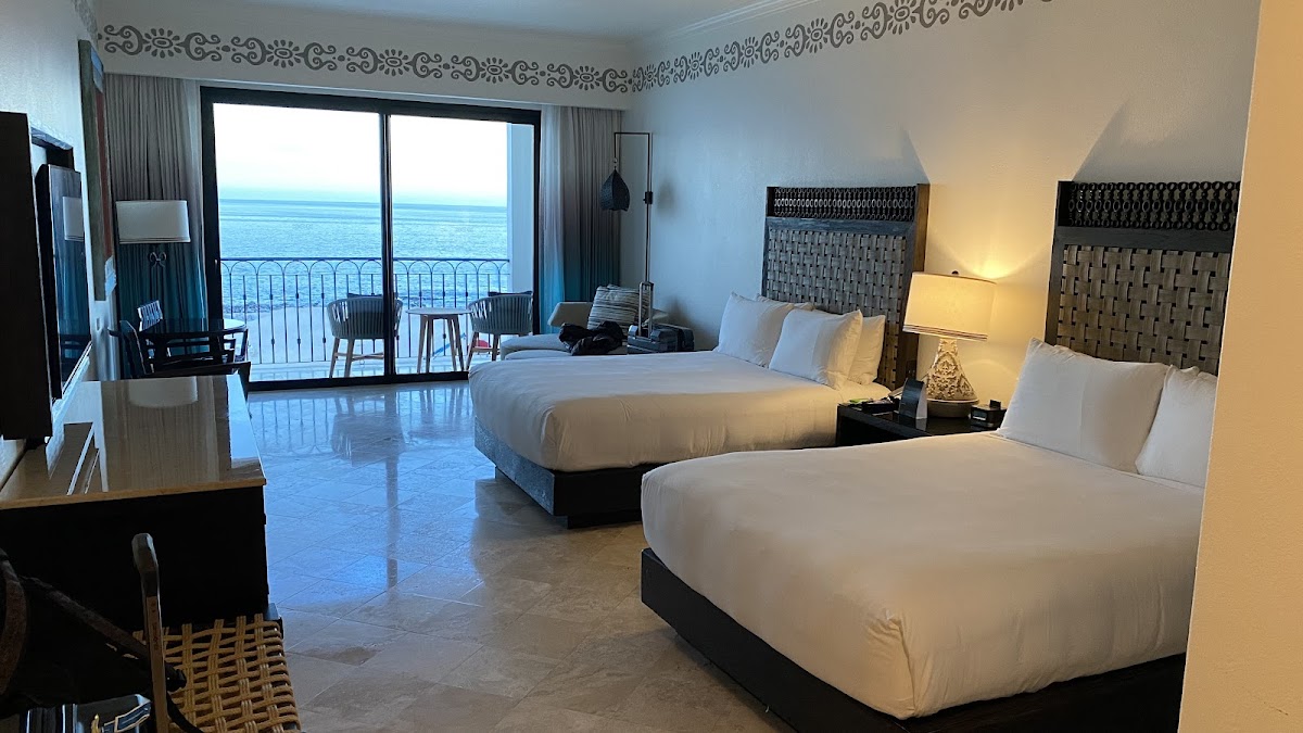 Hotel room photo 6