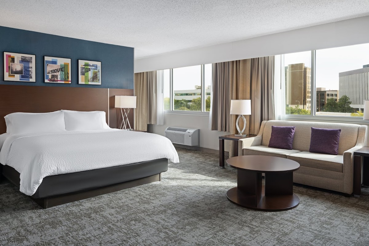 Hotel room photo 7