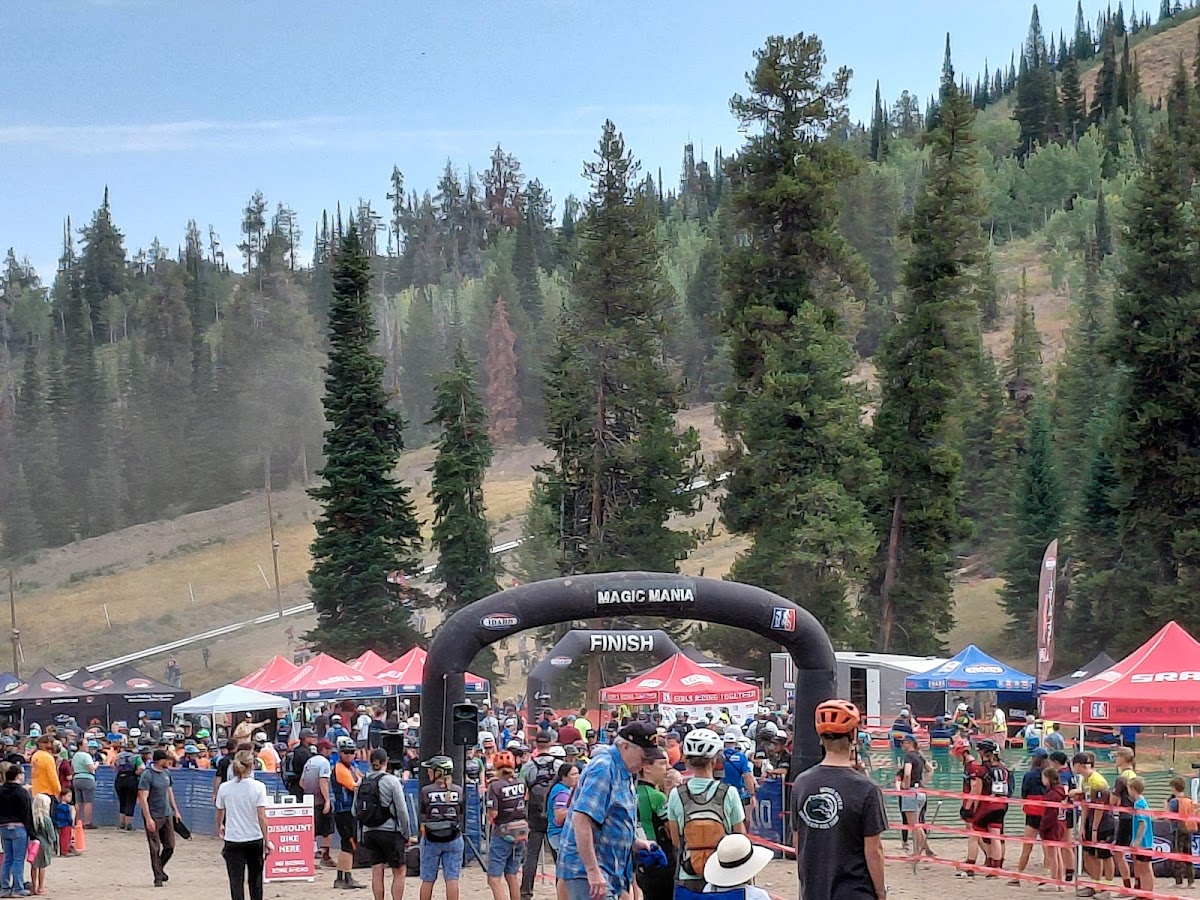 Magic Mountain Ski Resort Photo 3