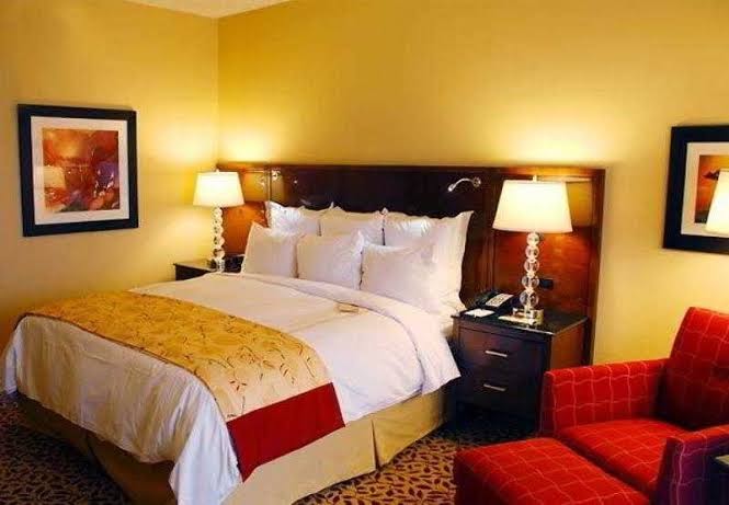 Hotel room photo 1