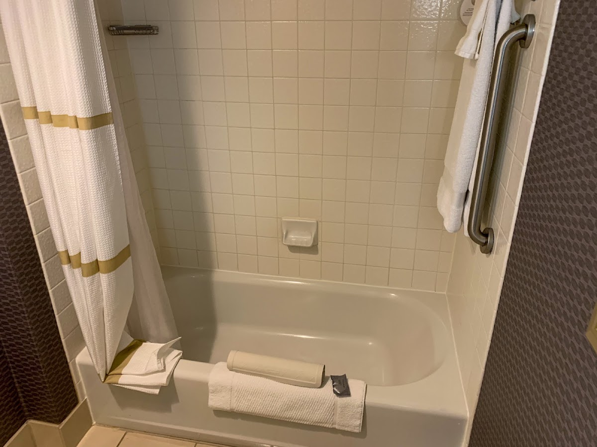 Hotel room photo 4