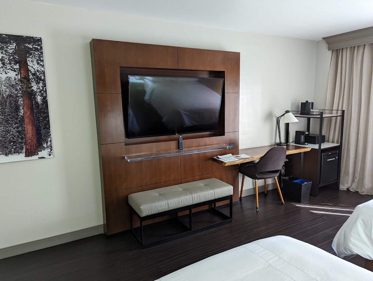 Hotel room photo 6