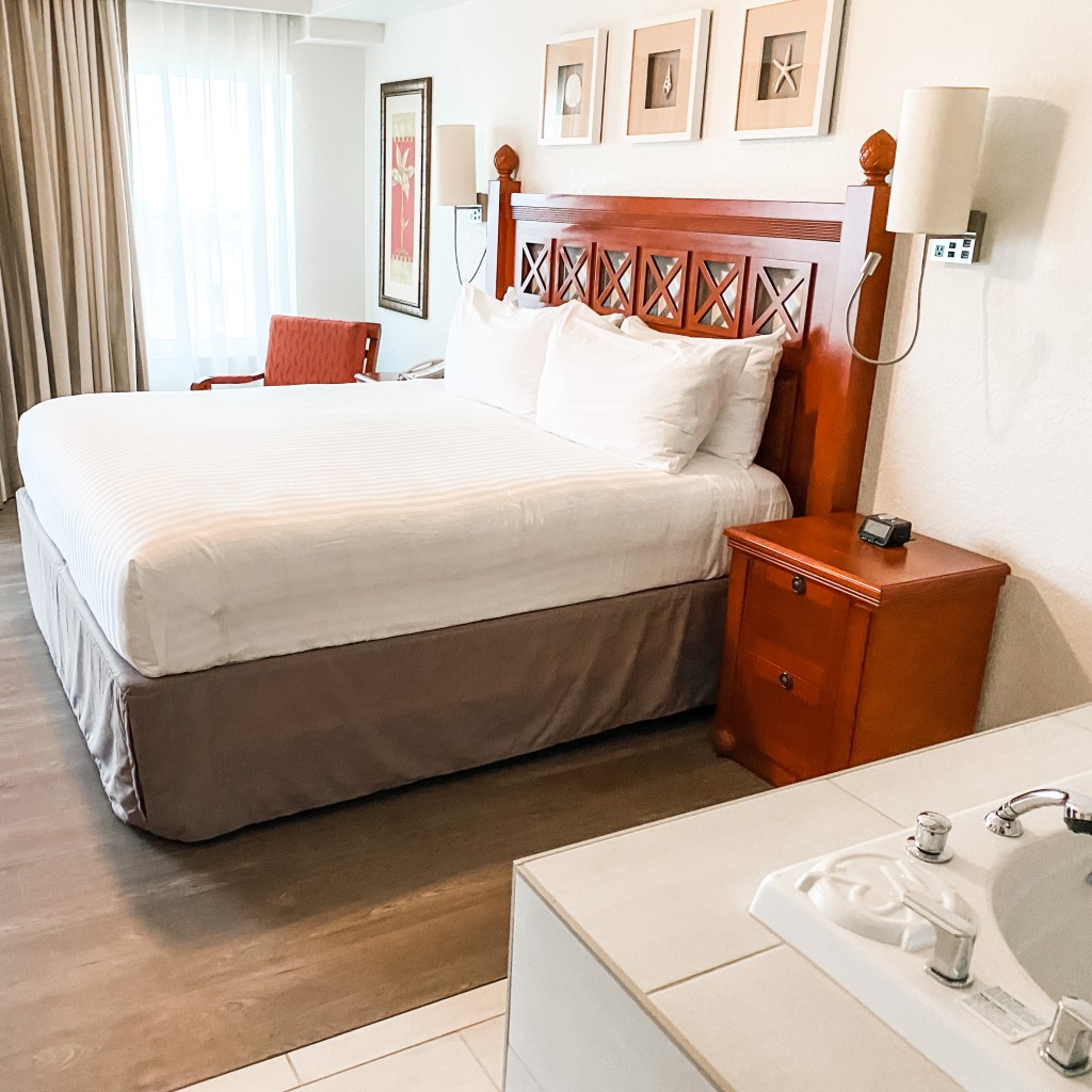 Hotel room photo 2