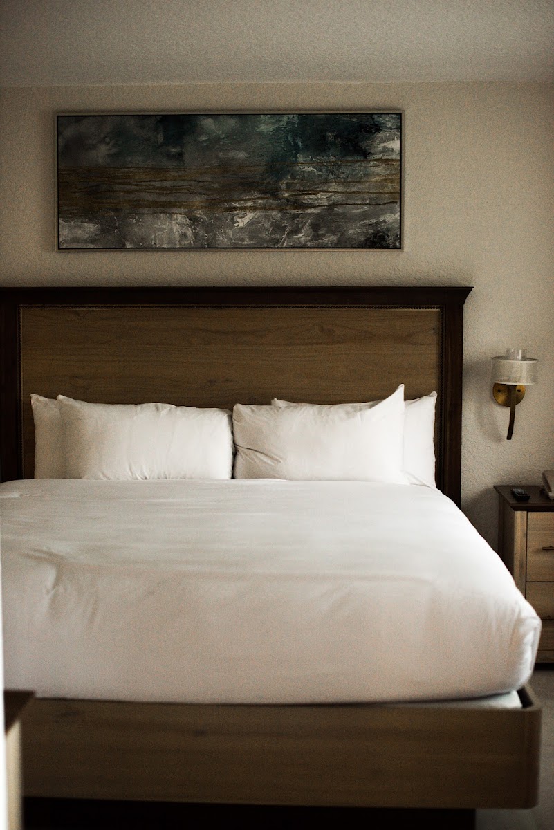 Hotel room photo 5