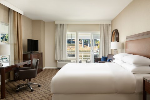 Hotel room photo 5