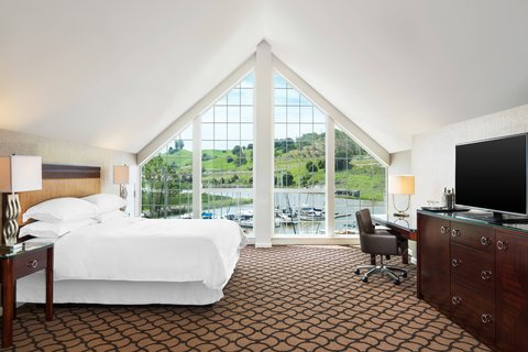 Hotel room photo 7