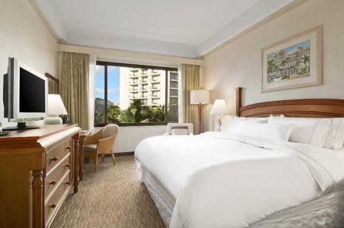 Hotel room photo 5