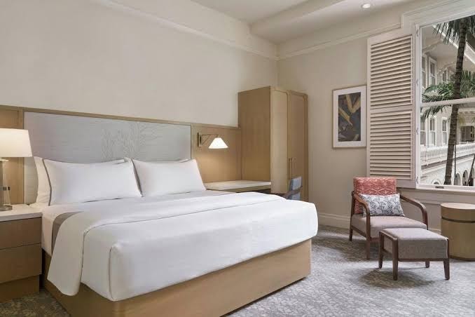 Hotel room photo 6