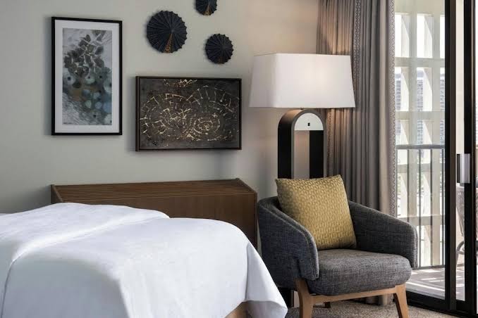 Hotel room photo 7