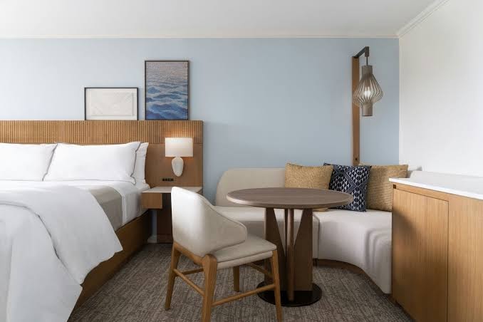 Hotel room photo 8
