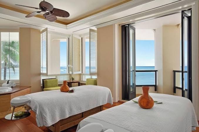 Hotel room photo 9