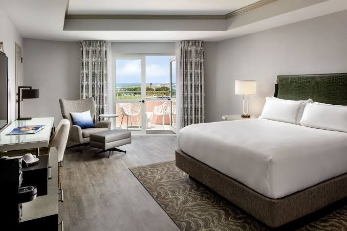 Hotel room photo 3