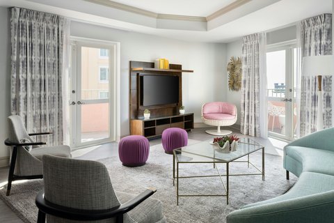 Hotel room photo 4