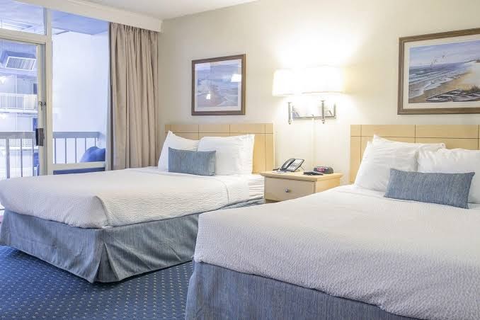 Hotel room photo 3