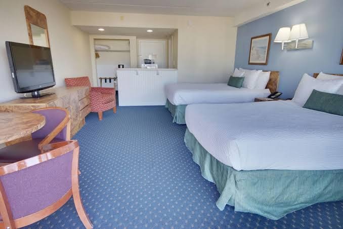 Hotel room photo 4