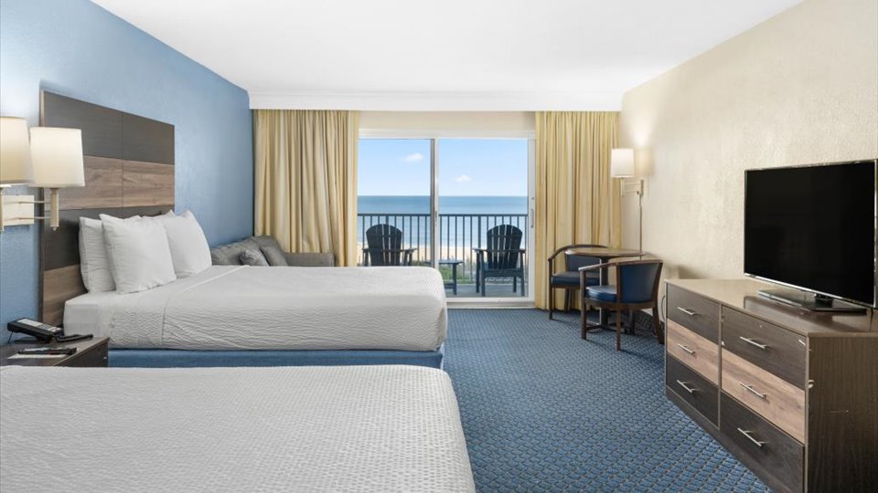 Hotel room photo 5