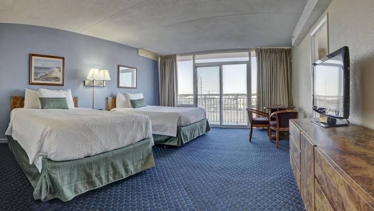 Hotel room photo 6