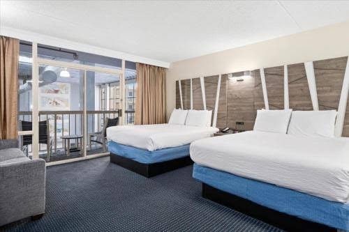 Hotel room photo 9