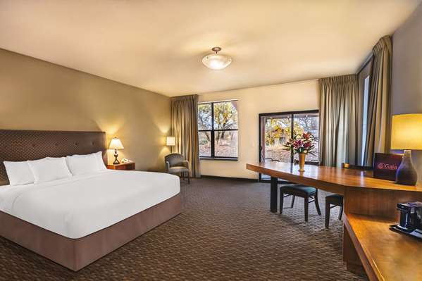 Hotel room photo 1