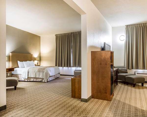 Hotel room photo 4