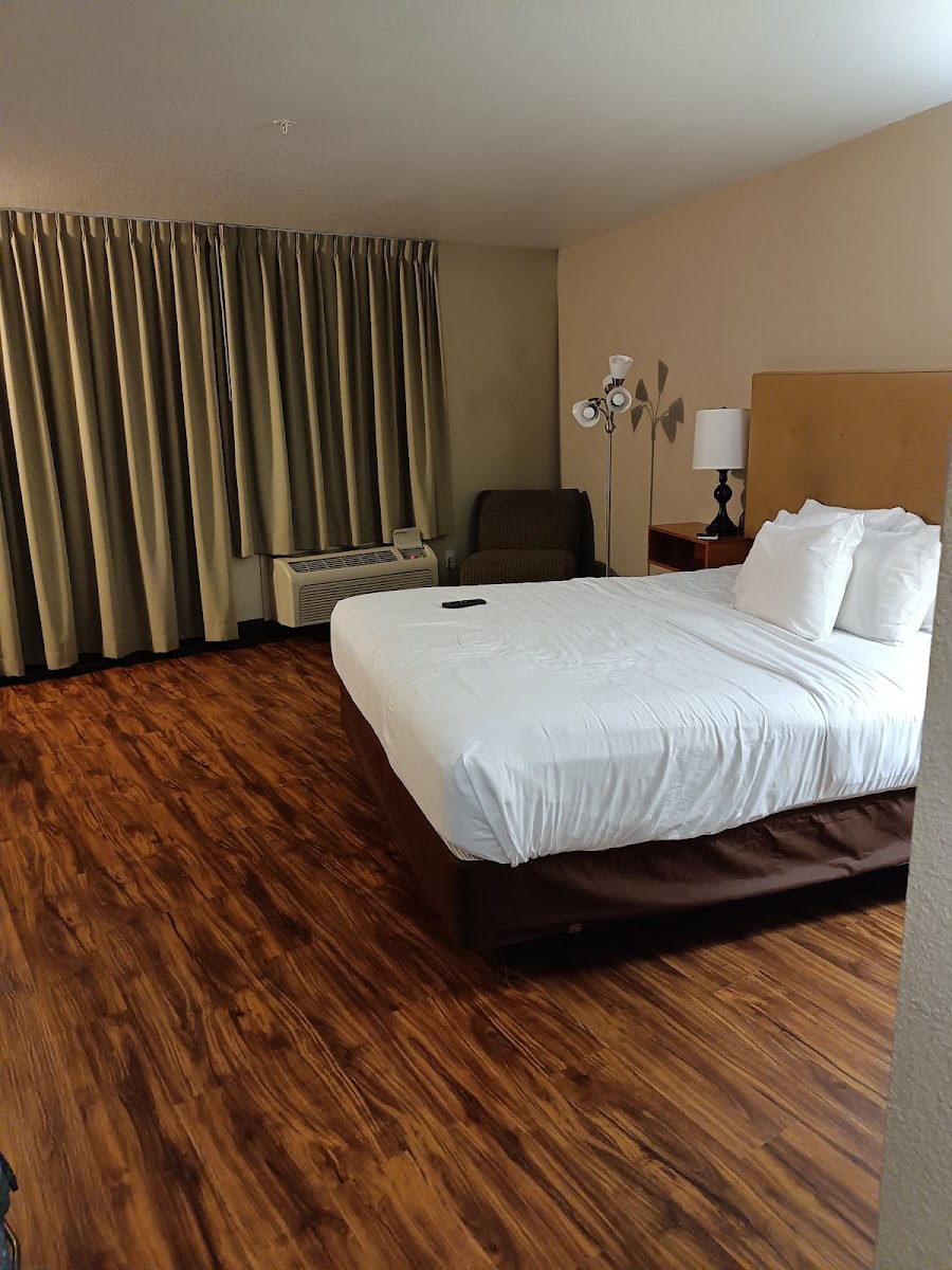 Hotel room photo 7